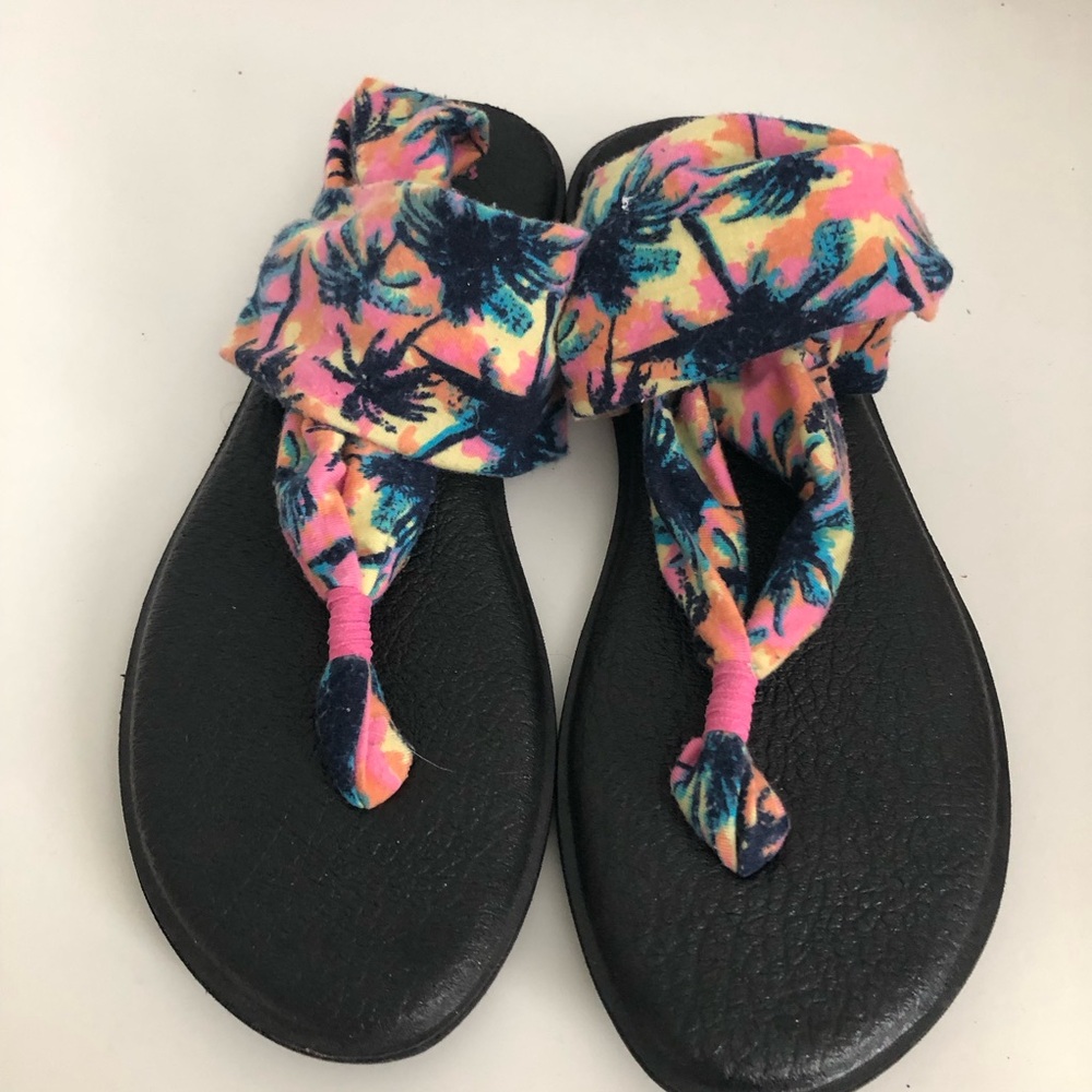 Sanuk Sling Sandal with Pink Tropical Fabric Tie and yoga mat footbed
